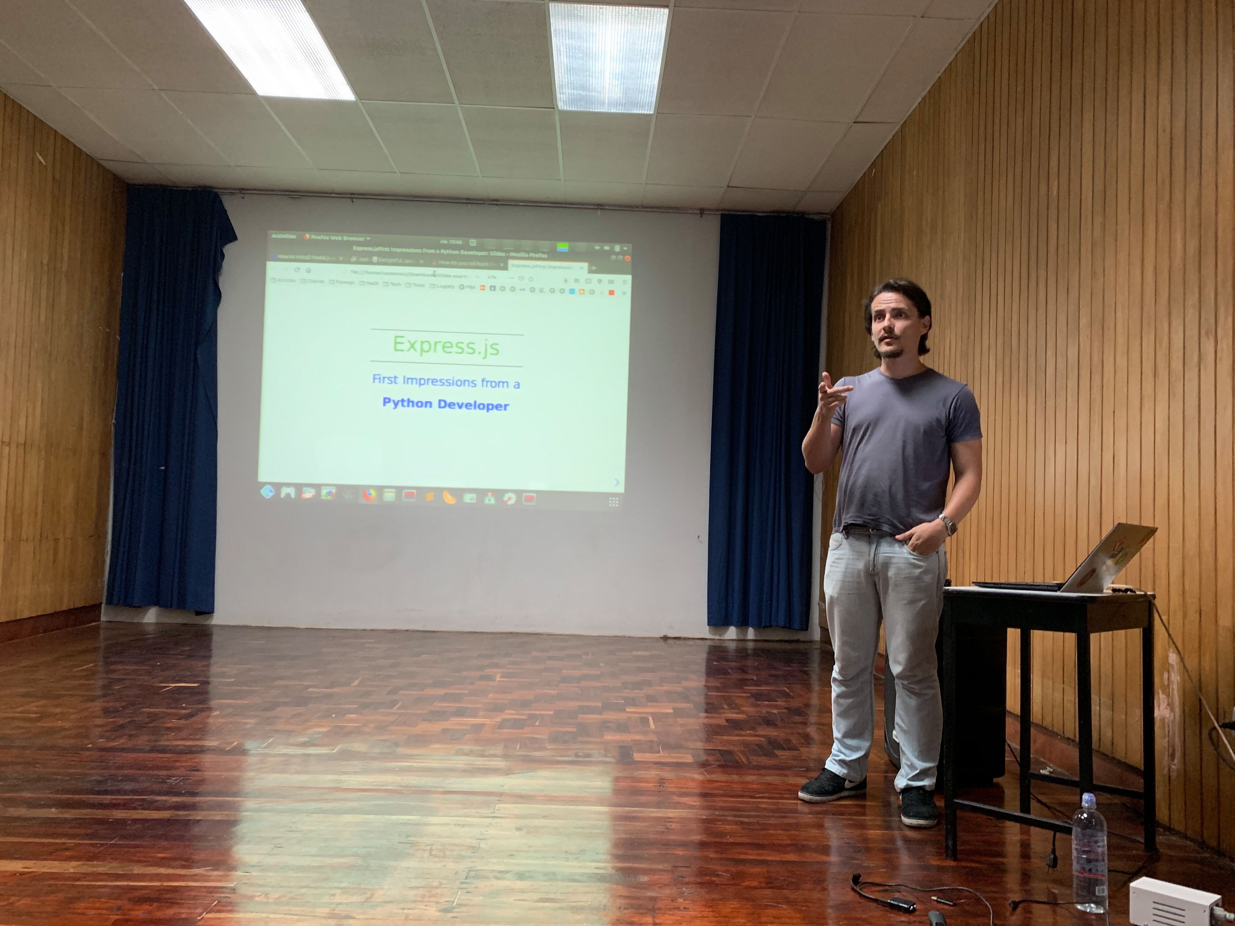 Ivan Leon - Express.js: primeras impresiones de un Python Developer